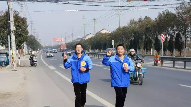 橡塑保温质料厂家销售员奔跑中